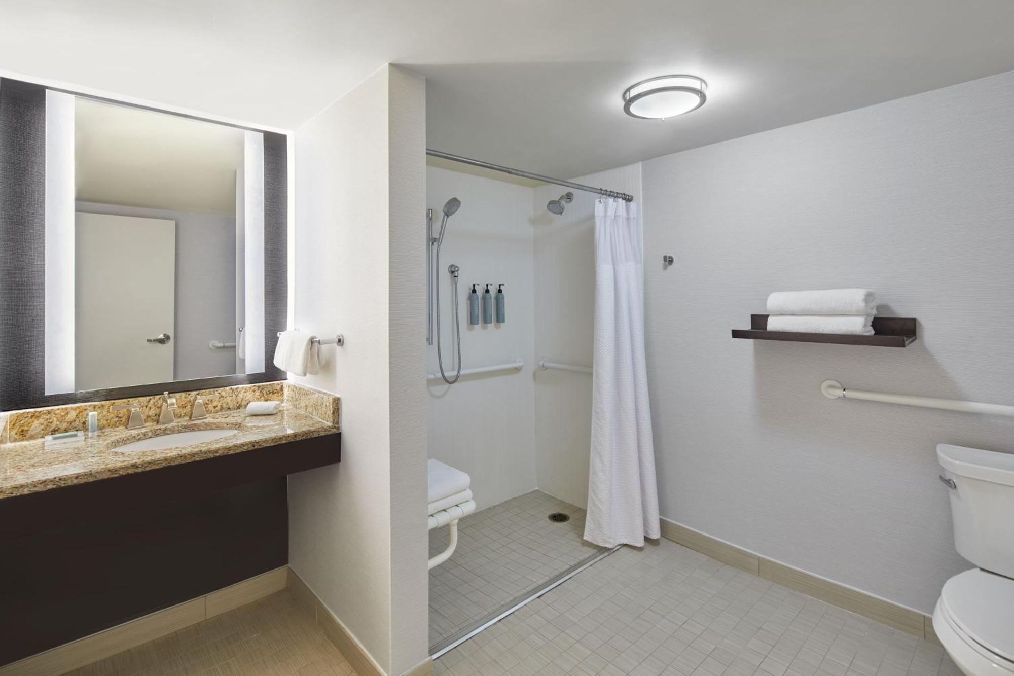 Courtyard By Marriott Nashville Downtown Exterior photo